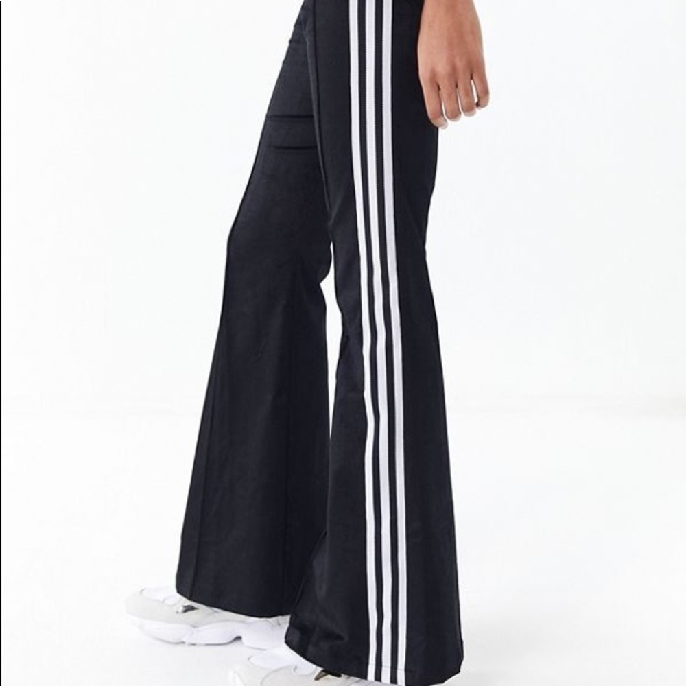 Adidas velvet stretch black bell flare pants worn -‘1x excellent condition.